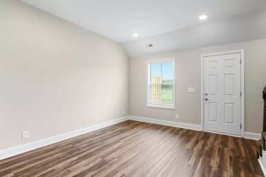 Main picture of 208 Drayton Dr