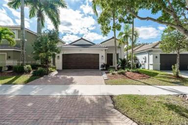 Main picture of 1046 Golden Cane Dr
