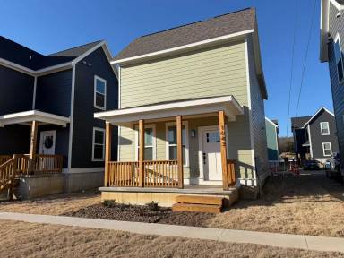Main picture of 1043 S Laramie Hght