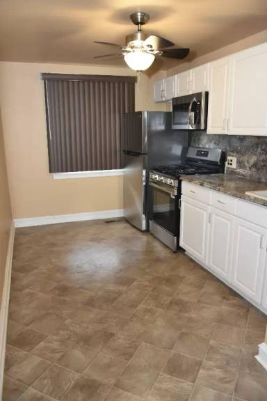 Main picture of 3300 W Queen Ln