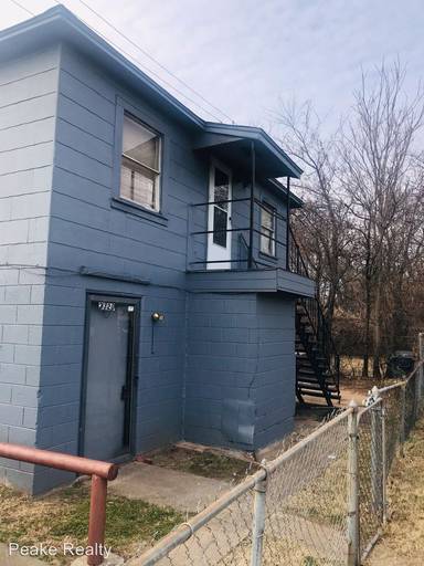Main picture of 1722 1/2 E Madison St