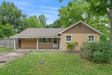 Main picture of 5827 NE Compton Ave