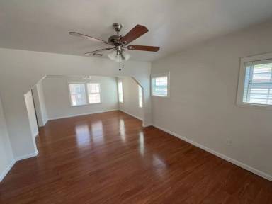 Main picture of 351 W Broadway