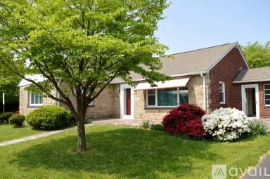Main picture of 1200 Easton Rd