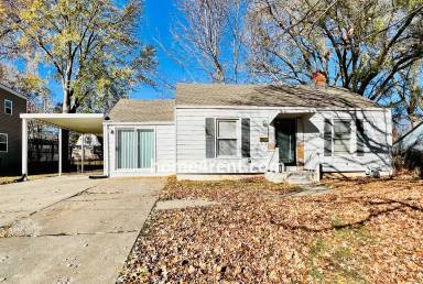 Main picture of 3110 NE 56th St
