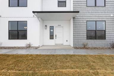 Main picture of 2962 Huntshire Ave