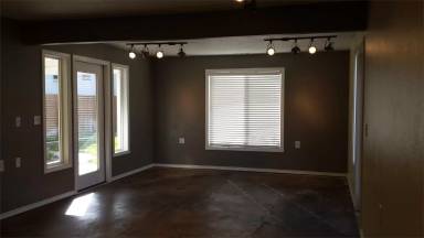Main picture of 124 E Pine Ave