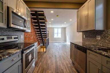 Main picture of 2503 Ingersoll St