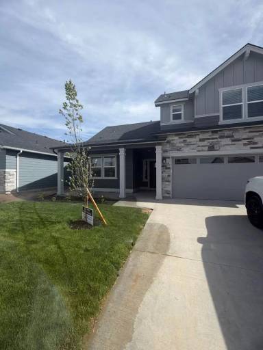 Main picture of 3443 E Fitz Roy St