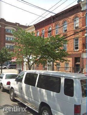 Main picture of 448 Wyona St