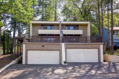 Main picture of 3440 Willamette St