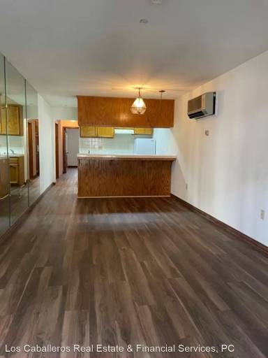 Main picture of Los Caballeros