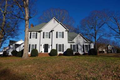 Main picture of 600 Spring Lake Loop