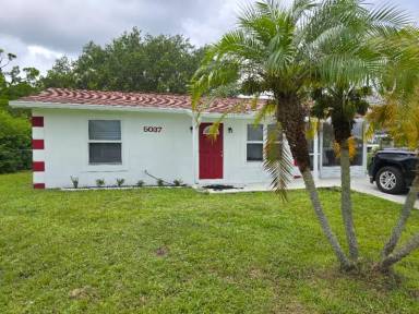 Main picture of 5037 Bullard St