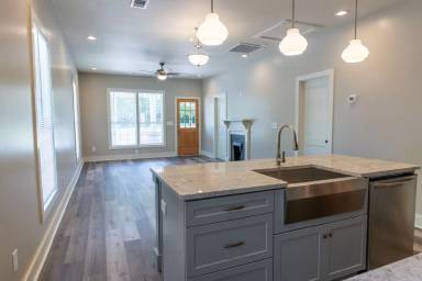 Main picture of 802 Avenue E