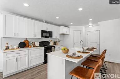 Main picture of 2021 E Hulk Ln