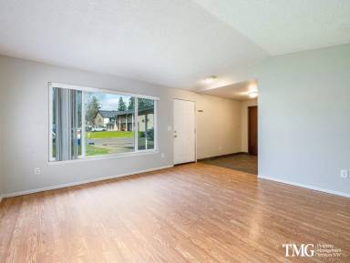 Main picture of 11003 NE 48th Cir