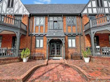 Main picture of 210 N Stafford Ave