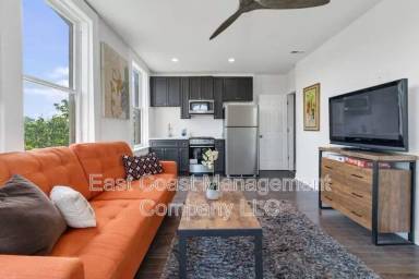 Main picture of 1646 E Baltimore St