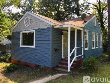 Main picture of 2200 S Tyler St