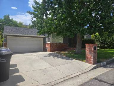 Main picture of 3644 Encinal Ave