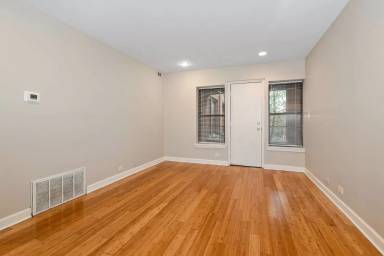 Main picture of 6235 S King Dr