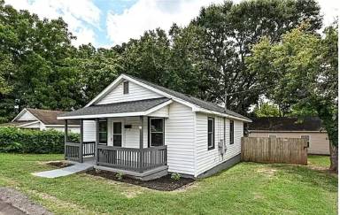 Main picture of 225 Charlesvoix Ave