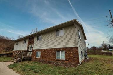 Main picture of 865 Grand Ave NE