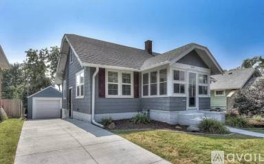 Main picture of 6317 Pacific St