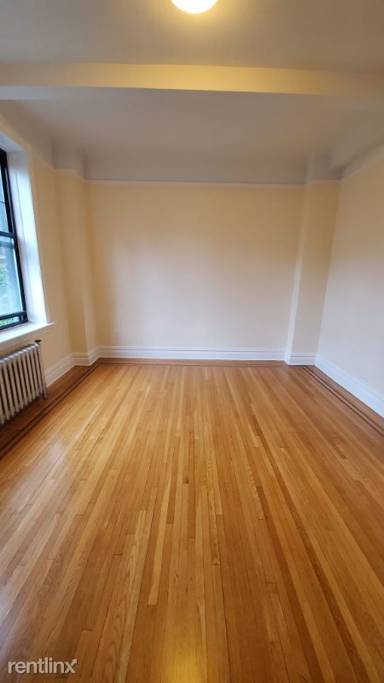 Main picture of 115 E 92nd St
