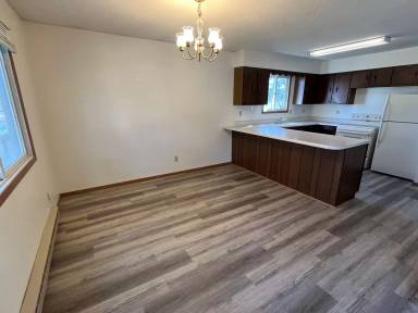 Main picture of 410 8th Ave NE