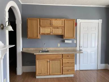 Main picture of 279 S Broadway