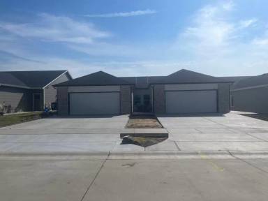 Main picture of 5224 N Cypress St
