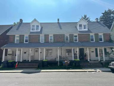 Main picture of 123 N 1st St
