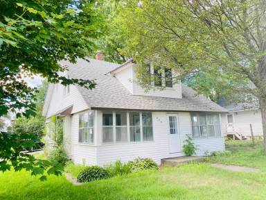 Main picture of 240 3rd Ave NW