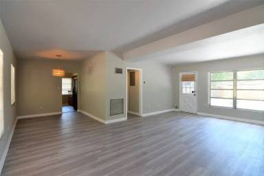 Main picture of 1501 Vantage Dr