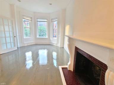 Main picture of 256 Newbury St