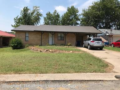 Main picture of 745 NW Bocci