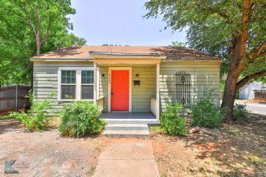 Main picture of 3302 S 6th St