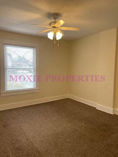 Main picture of 614 W Walnut St