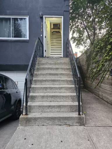 Main picture of 372 Essex St