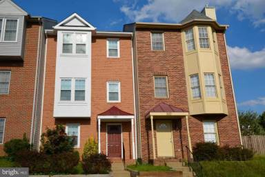 Main picture of 302 Barrie Pl