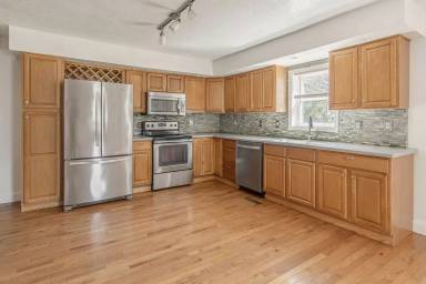 Main picture of 152 N Main St