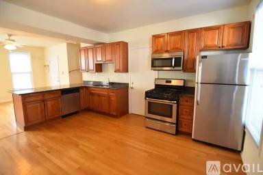 Main picture of 3230 N Clark St