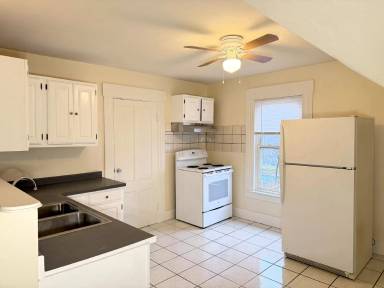 Main picture of 263 Massabesic St
