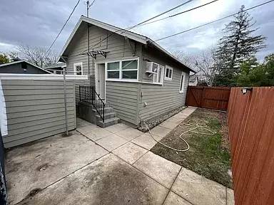 Main picture of 107 Los Vegas Ave
