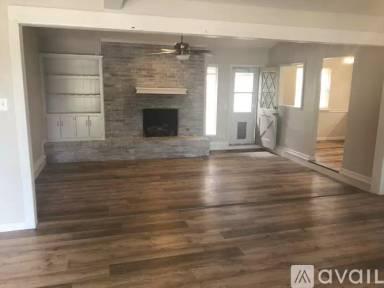 Main picture of 1020 Royal Ln