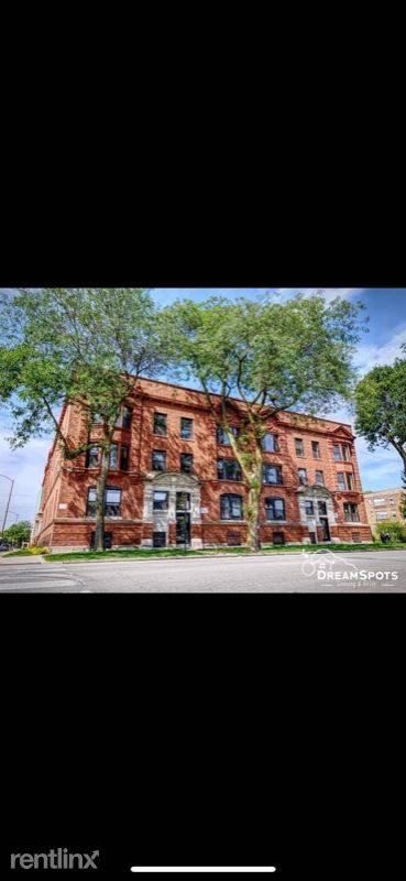 Main picture of 4752 S Michigan Ave