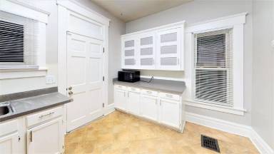 Main picture of 1410 Indianola Ave