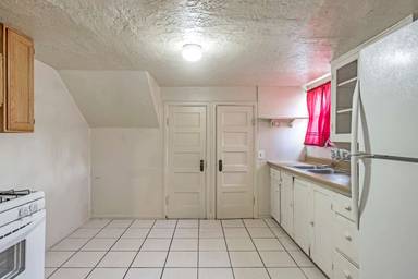 Main picture of 275 E 200 S